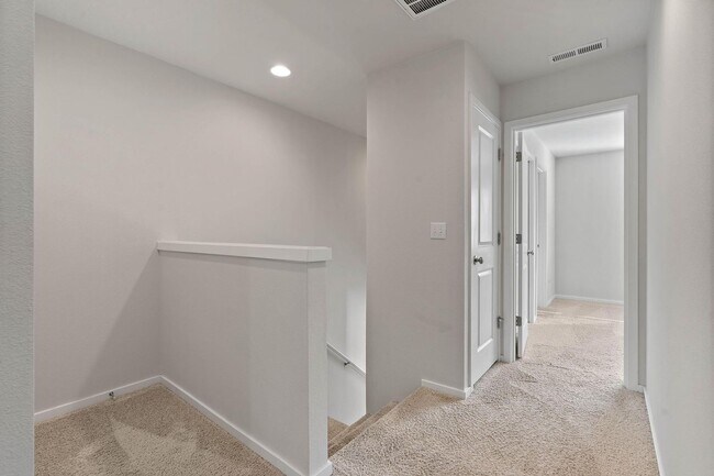 Building Photo - Sparkling clean newer 4-bdrm/3.5-bath townhome. 2-car garage, near Forest Park, $500 move-in special