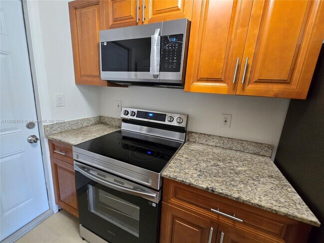 Building Photo - 716 NW 14th Way