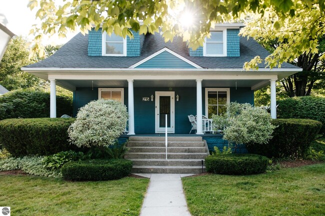 Primary Photo - 215 N St Marys Ave
