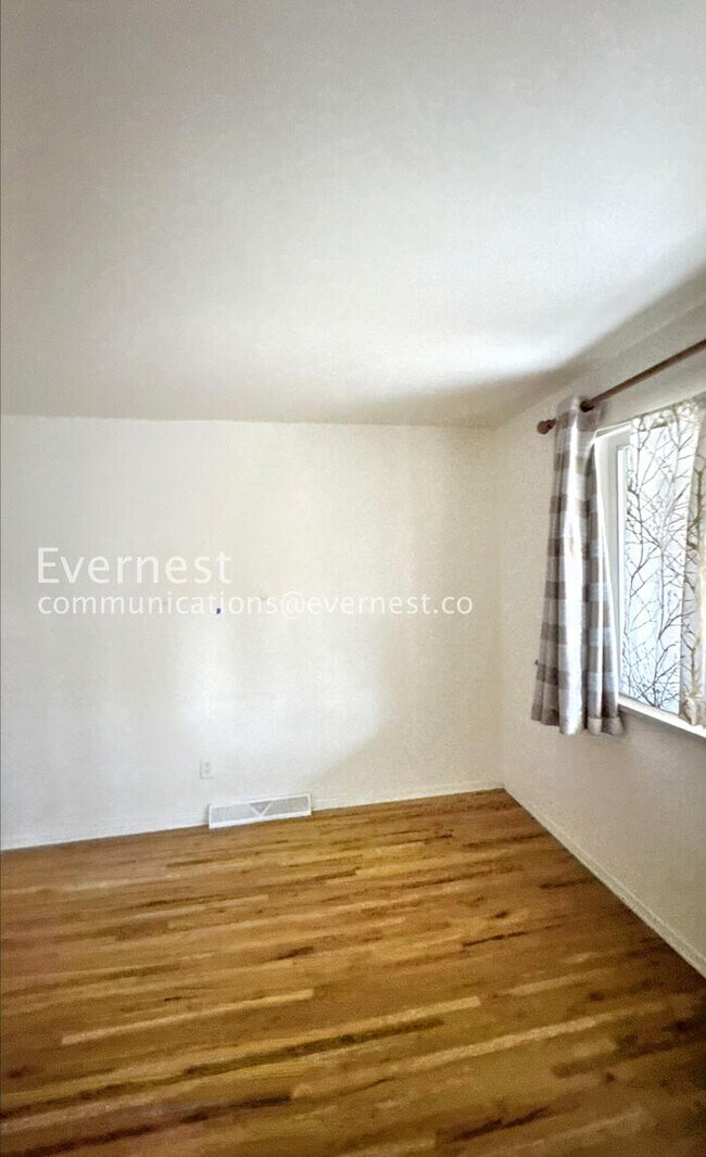 Building Photo - 5618 S Fox Cir