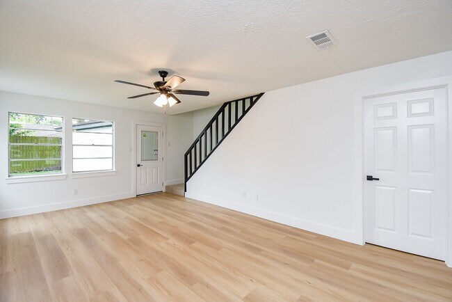 Building Photo - 1815 Mustang Springs Dr