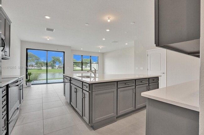 Building Photo - 2202 Appleton Cir S