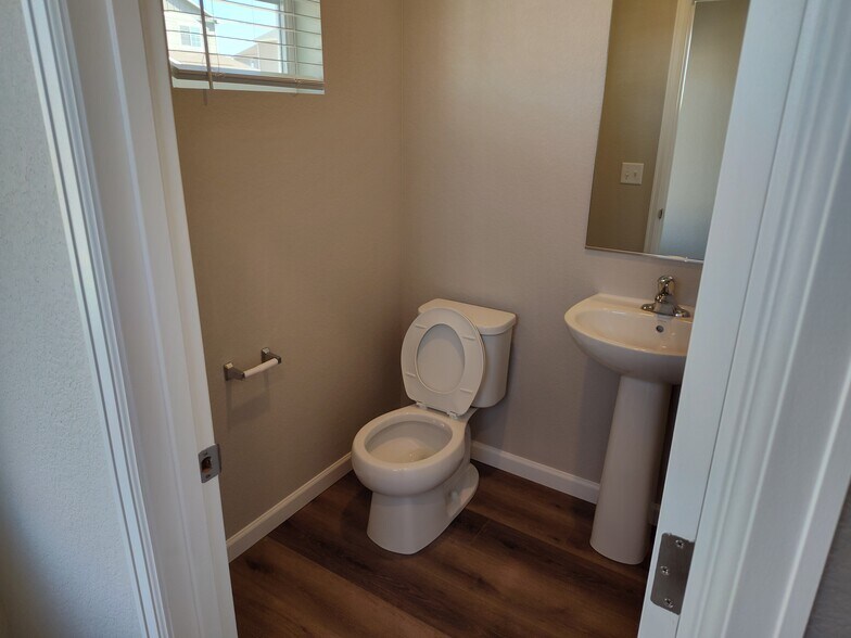 Building Photo - 7415 Dolores Ave