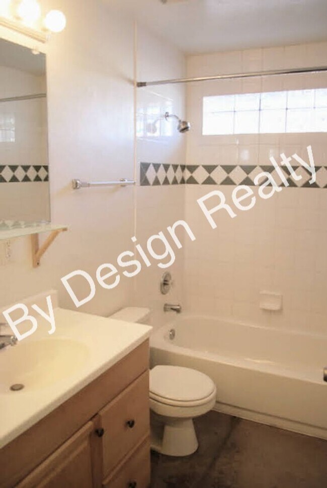 Building Photo - Mountain Ave 3 Bed 2 Bath Home - Contemporary Block Construction