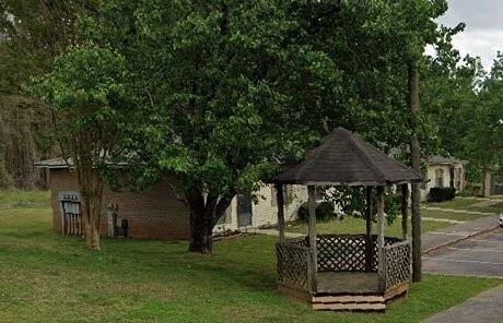 Building Photo - 135 Armory St