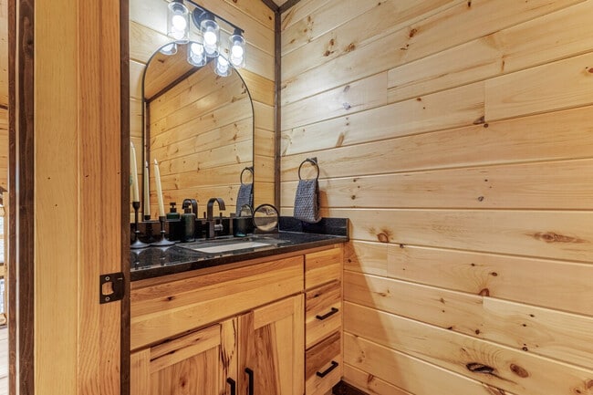 Building Photo - 2125 Rising Fawn Way