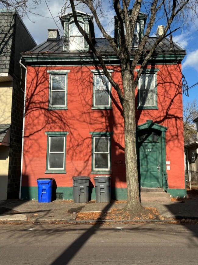 Primary Photo - 107 King St