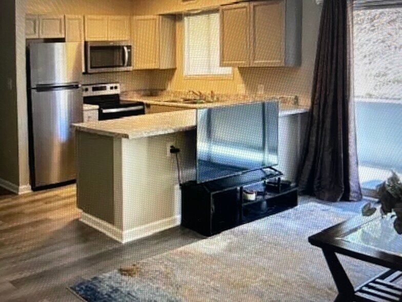 Building Photo - 1055 Carriage Cir