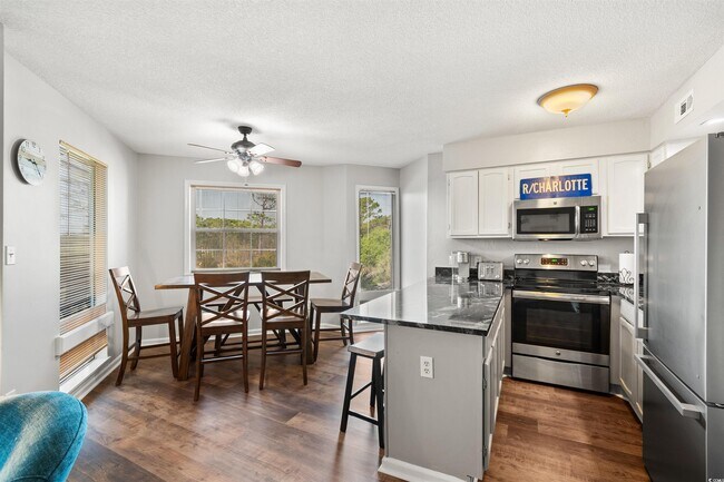 Building Photo - 1500 Cenith Dr