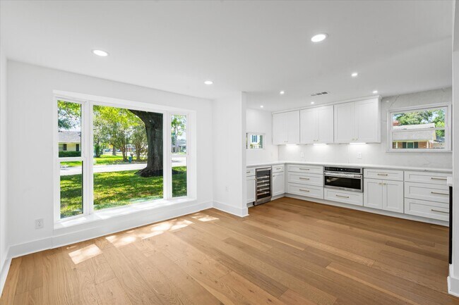 Building Photo - 10730 Wickersham Ln