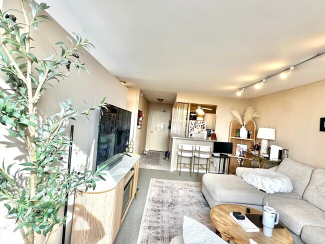 Building Photo - 1355 N Sandburg Terrace