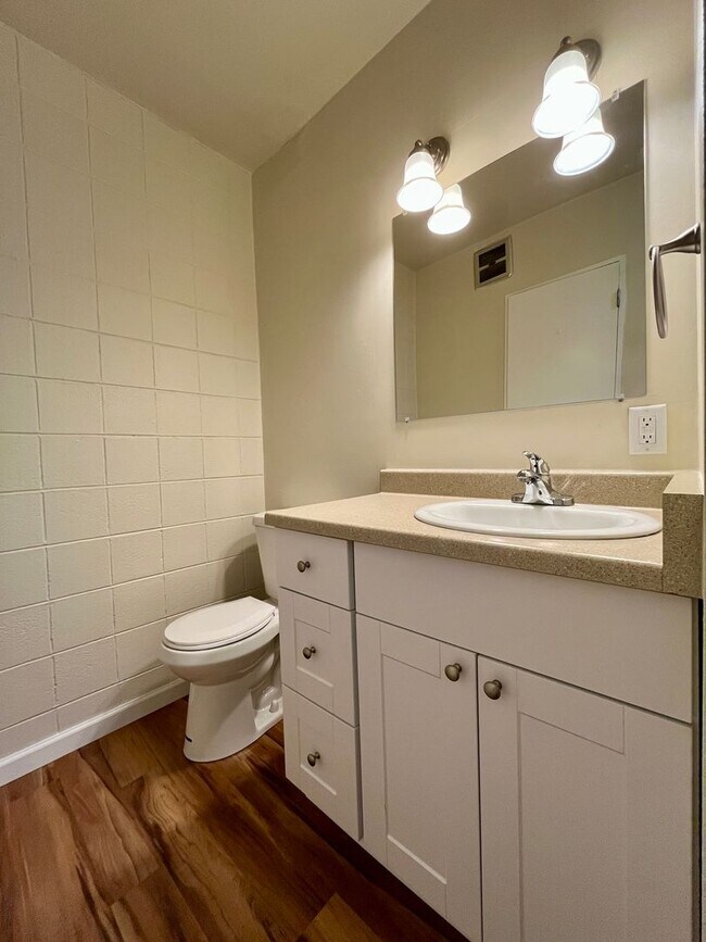 Building Photo - (WWA) Westwood - 1 bed / 1 bath Apartment