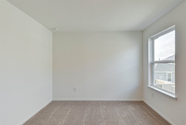 Building Photo - 25821 Hedgerow Dr