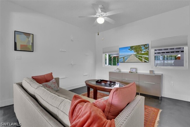 Building Photo - 2143 Marina Dr