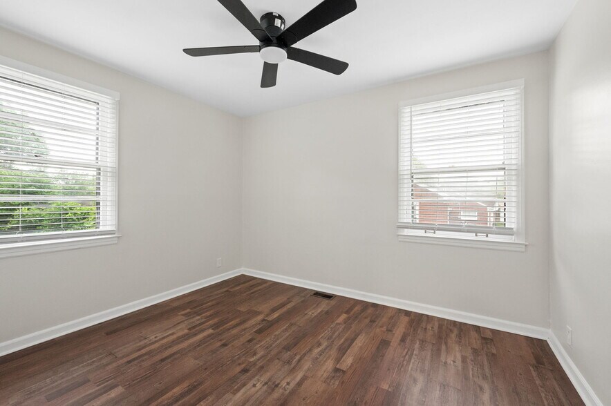 Building Photo - 3522 Hewlett Dr