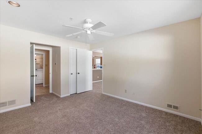 Building Photo - 29 Foxglove Dr