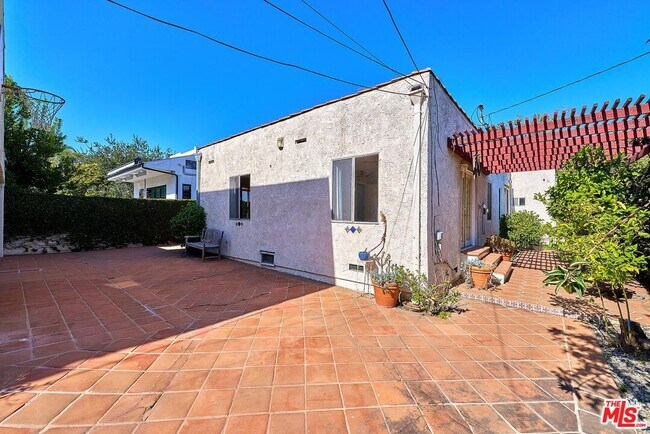 Building Photo - 429 S Orange Dr