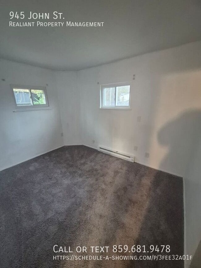 Building Photo - 945 John St