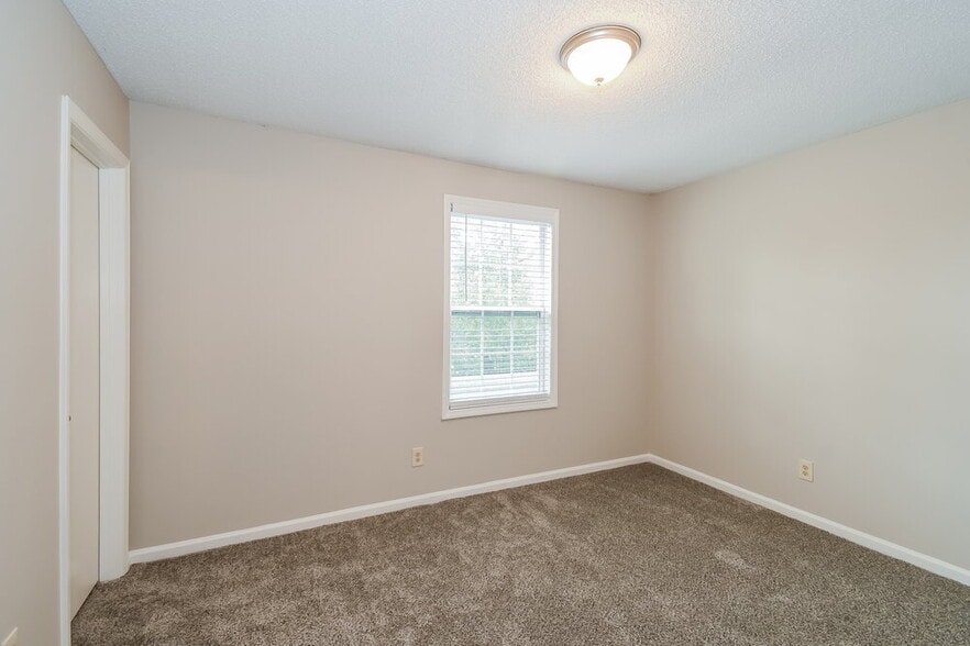 Building Photo - 14275 Portulaca Ave S