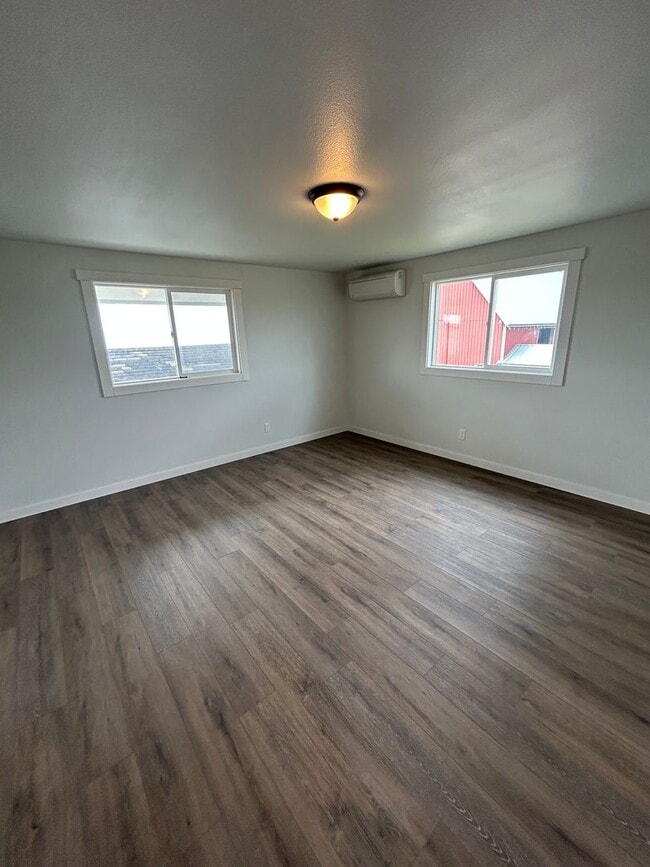 Building Photo - Fully Remodeled Five Bedroom House for Rent!