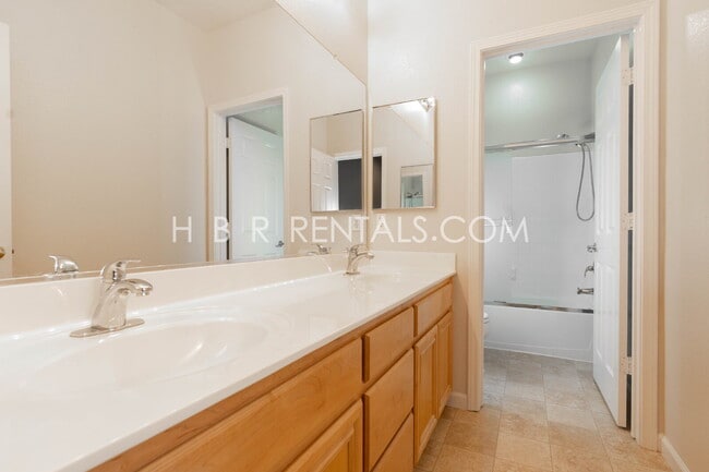 Building Photo - Spacious 4-Bedroom Gem on Glenhaven Drive – Your Perfect Tracy Retreat!