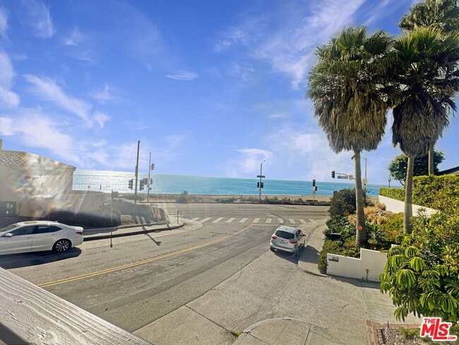 Building Photo - 111 Waterview St