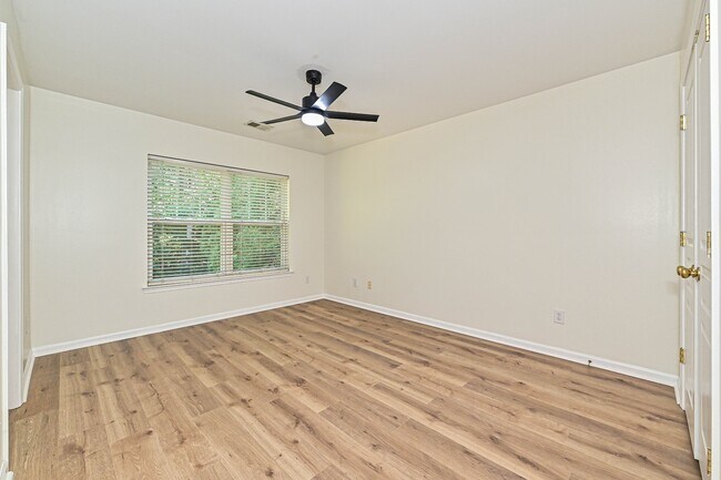 Building Photo - 10208 Old Carolina Dr