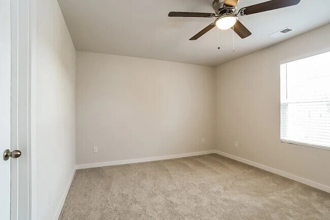 Building Photo - 825 Hallman Br Ln