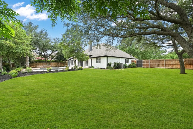 Building Photo - 711 Saratoga Dr