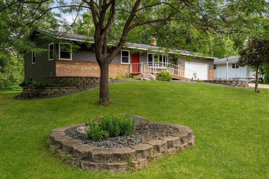 Building Photo - 11004 Oak Knoll Ter N