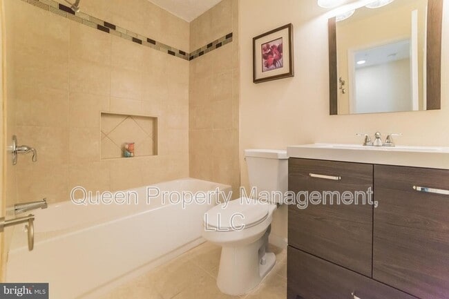Building Photo - 4112 Silver Park Terrace