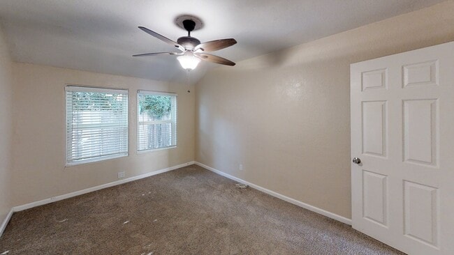 Building Photo - 6BD/3BA on College Ave!
