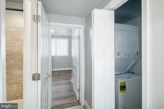 Building Photo - 1610 S 24th St