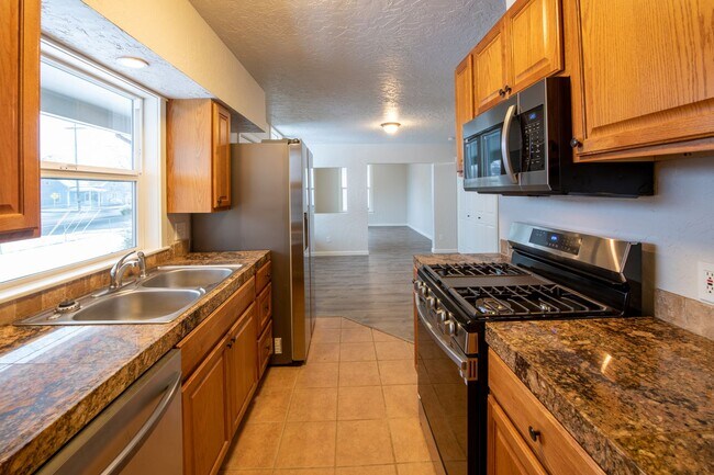 Building Photo - 425 N 7th Ave