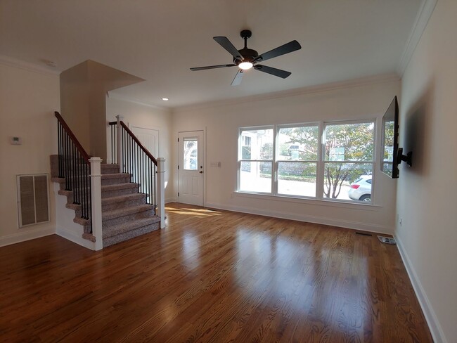 Building Photo - 3 Bedroom, 2.5 Bath Townhome Close to UTC!