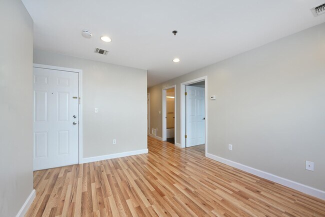 Building Photo - 413-415 9th St