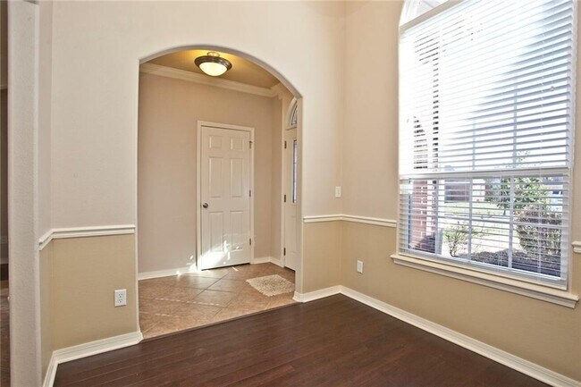 Building Photo - 3004 SW Camden Dr