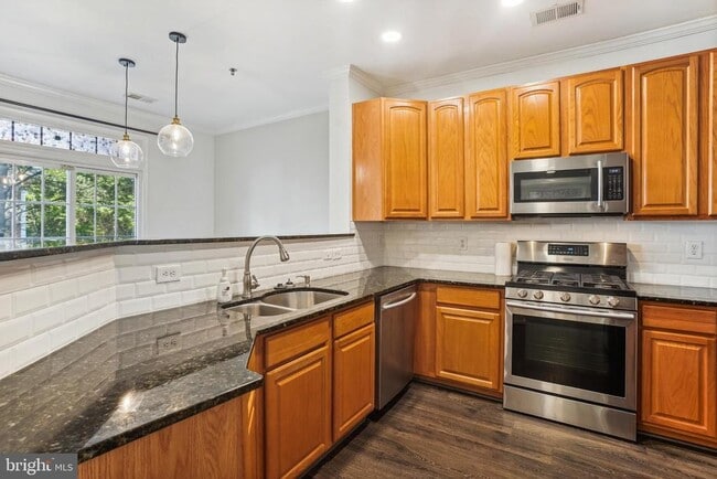 Building Photo - 8930 Milford Haven Ct
