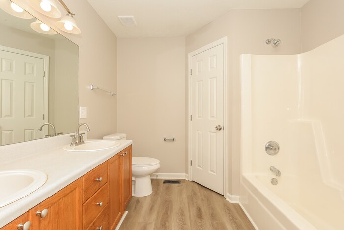 Building Photo - 415 Country Village Dr