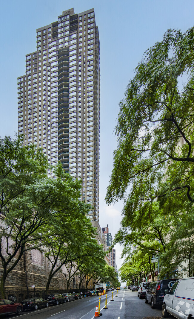 124 W 60th St New York, NY 10023-7451 - South Park Tower