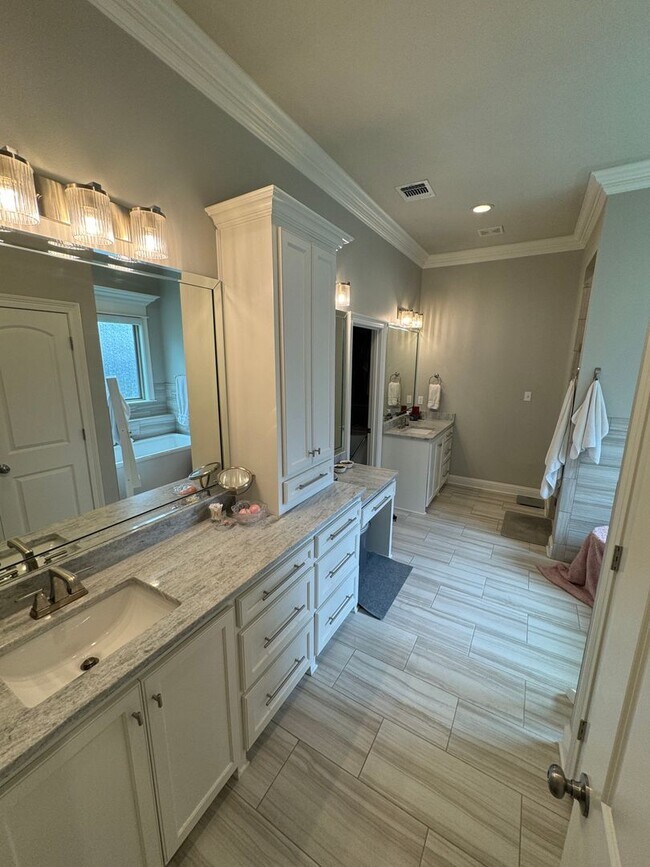 Building Photo - 629 Dumaine Dr