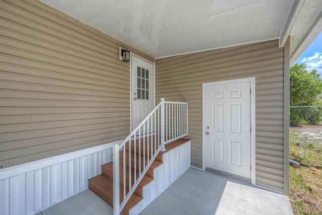 Building Photo - 2410 Skyview St