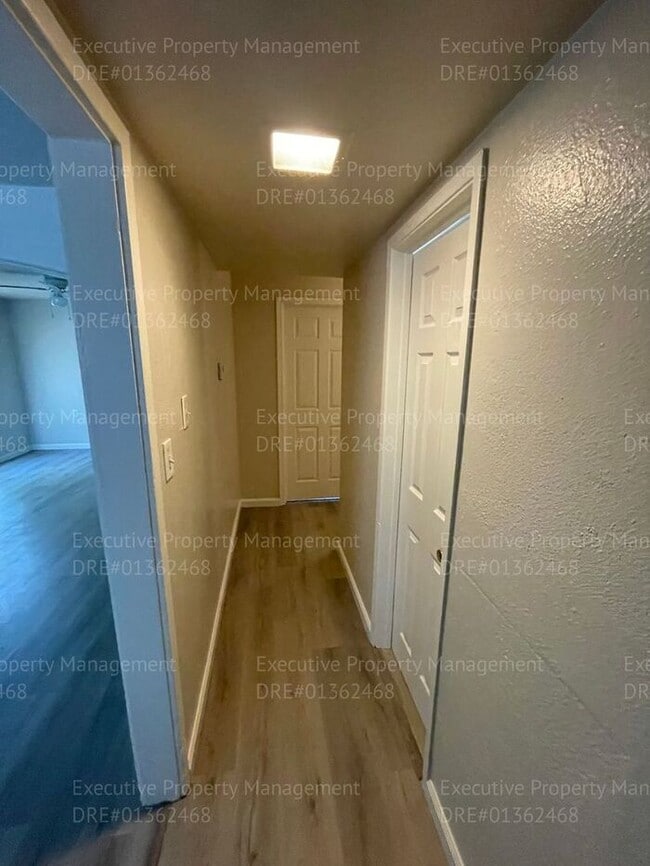 Building Photo - 3 bedroom/ 1 bathroom house located near Airport Dr/ Norris Rd