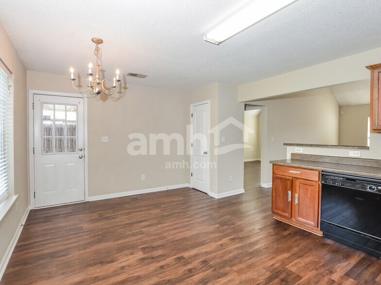 Building Photo - 1110 E Cortona Cir