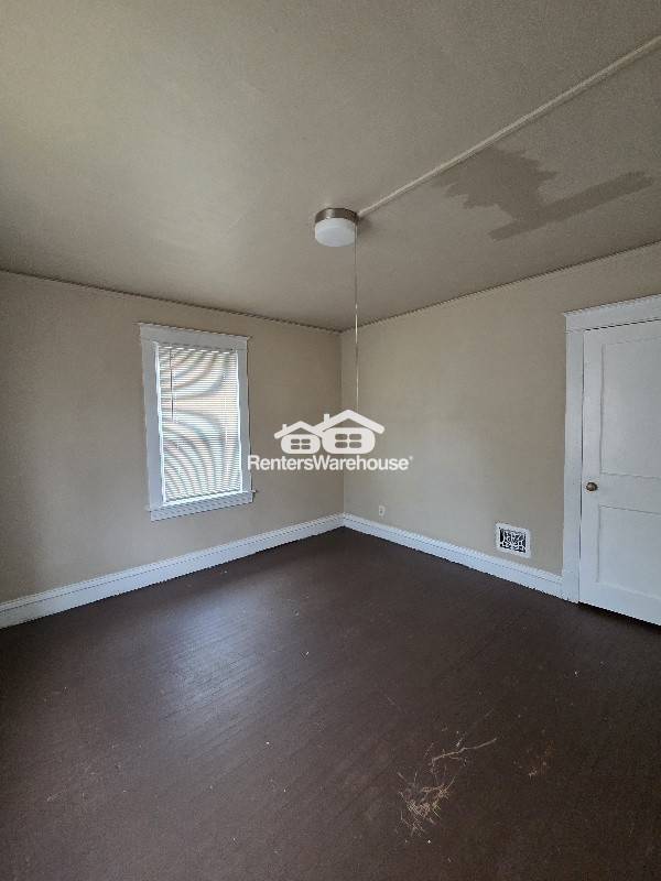 Building Photo - 8711 Alva Ave