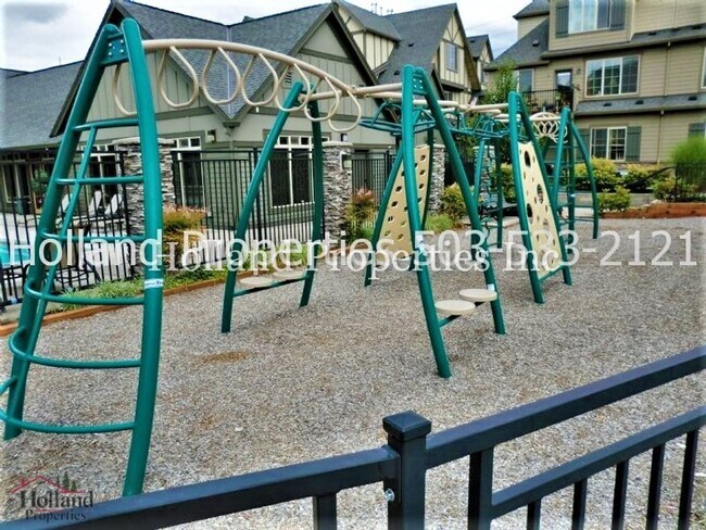Building Photo - 7903 NE Rockne Way