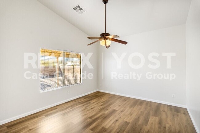 Building Photo - Sunshine, Space & a Backyard to Enjoy!