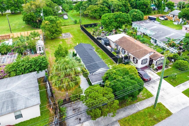 Building Photo - 107 SW 4th Ave