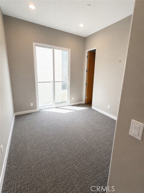 Building Photo - 2406 Ocean Dr