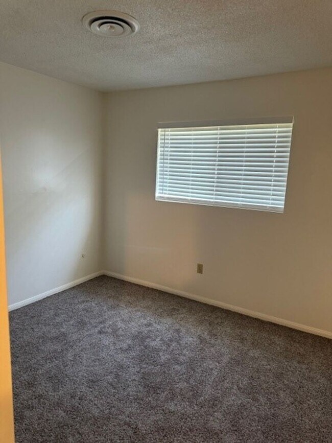 Building Photo - 3408 Kapral Way